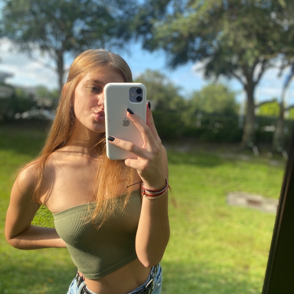 Meet your Posher, Sydney & Devyn